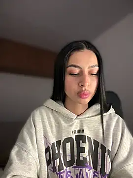 maddy bronw  online show from February 18, 12:04 am