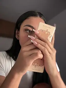 maddy bronw  online show from February 18, 3:10 am