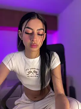 maddy bronw  online show from February 22, 9:37 pm