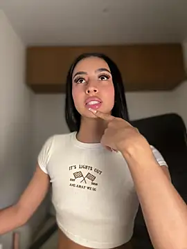 maddy bronw  online show from February 23, 3:56 am