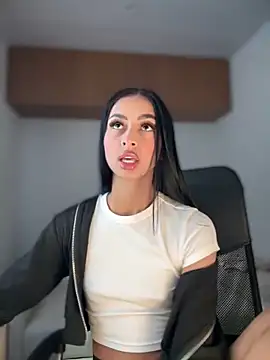 maddy bronw  online show from February 24, 9:41 pm