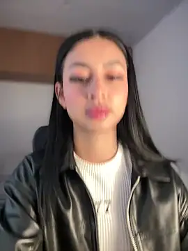 maddy bronw  online show from February 25, 11:00 pm