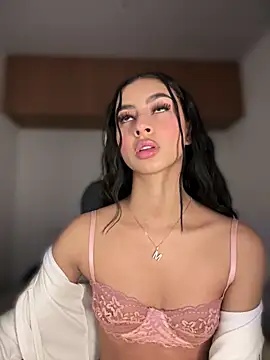 maddy bronw  online show from March 1, 11:37 pm