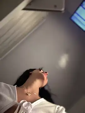 maddy bronw  online show from March 2, 5:44 am