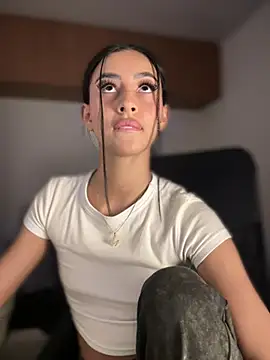 maddy bronw  online show from March 6, 4:19 am