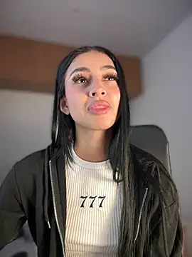 maddy bronw  online show from March 7, 10:10 pm