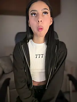 maddy bronw  online show from March 8, 1:17 am