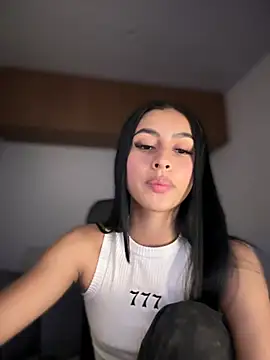 maddy bronw  online show from March 8, 7:27 am