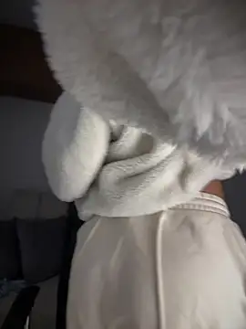 maddy bronw  online show from March 9, 3:22 am