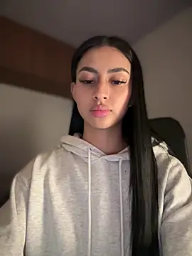 maddy bronw  online show from March 15, 8:37 am