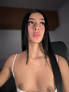 maddy bronw  online show from March 22, 5:06 am