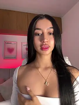 maddy bronw  online show from September 18, 11:18 pm