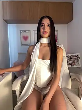 maddy bronw  online show from June 17, 8:32 pm