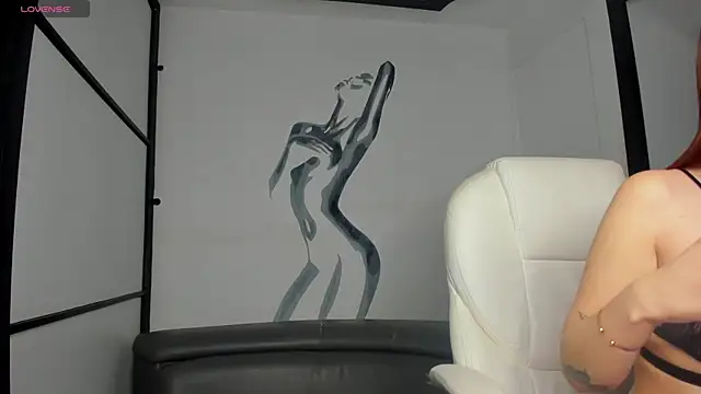 TinaJonnes  online show from January 26, 1:15 pm