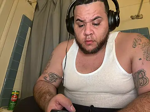 Snapshot of fatboyjayohh126 chatting on March 5, 11:06 am fatboyjayohh126 online show from March 5, 11:06 am