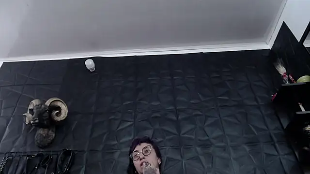 Agata Darkness online show from April 4, 9:45 pm