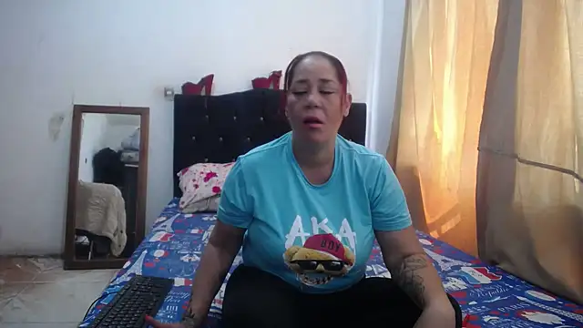 Snapshot of merryymaturee_ chatting on January 7, 2:51 pm merryymaturee online show from January 7, 2:51 pm