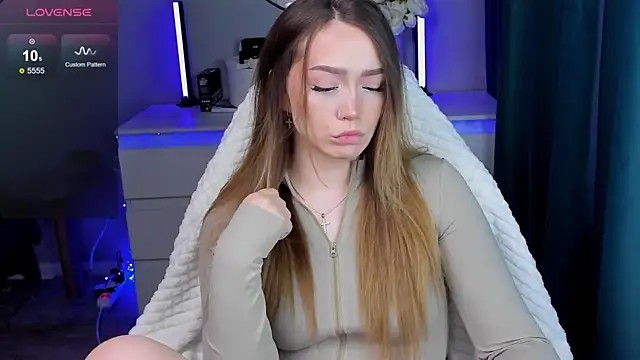 Snapshot of Evia_r0se chatting on November 15, 10:12 am Evia r0se online show from November 15, 10:12 am