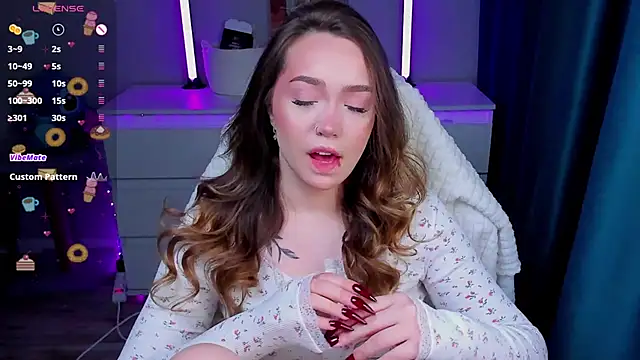 Snapshot of Evia_r0se chatting on February 17, 12:23 pm Evia r0se online show from February 17, 12:23 pm