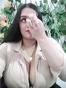 hanna-a online show from January 17, 3:43 pm