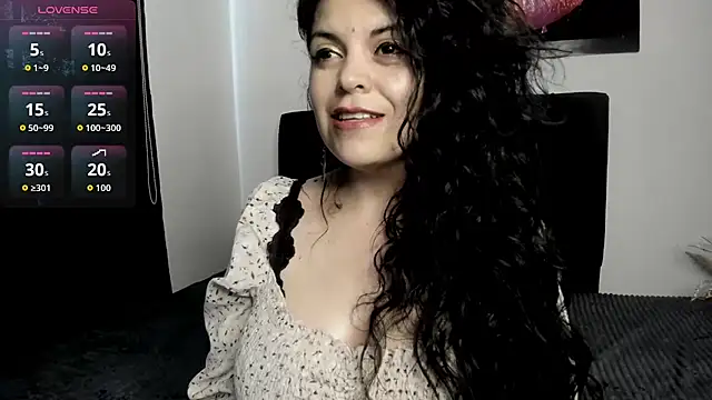 Snapshot of scarlett_w0lf chatting on June 14, 5:37 pm scarlett w0lf online show from June 14, 5:37 pm