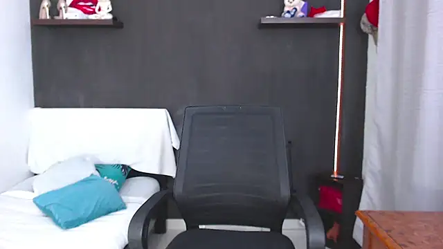 SusanLeroy online show from April 15, 8:43 am