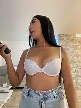 SOPHIACANDY19  online show from May 8, 12:05 am