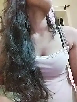MISSQUEEN48 online show from June 7, 5:16 pm