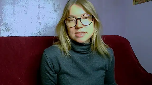 Snapshot of TaylorBre chatting on October 11, 6:34 am TaylorBre online show from October 11, 6:34 am