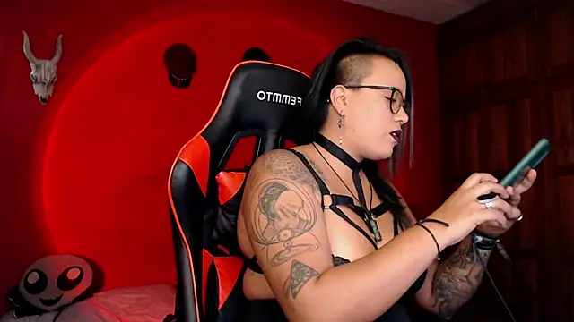 LilithSharon online show from December 18, 8:25 pm