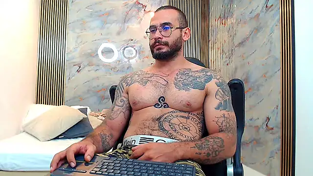 Snapshot of hanz_col chatting on January 25, 4:34 am hanz col online show from January 25, 4:34 am