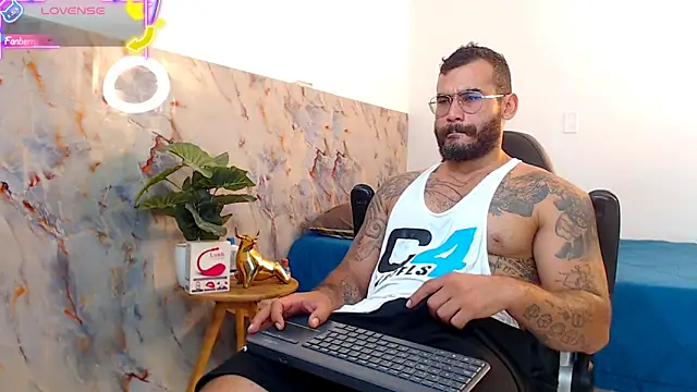 Snapshot of hanz_col chatting on September 18, 12:29 pm hanz col online show from September 18, 12:29 pm