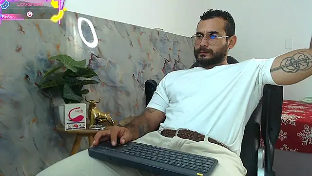 Snapshot of hanz_col chatting on October 8, 3:31 pm hanz col online show from October 8, 3:31 pm