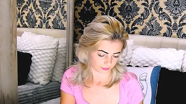 Snapshot of Aly_girl1 chatting on September 22, 9:00 am Aly girl1 online show from September 22, 9:00 am