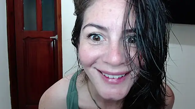 Snapshot of Hanny_24 chatting on July 6, 9:28 am Hanny 24 online show from July 6, 9:28 am