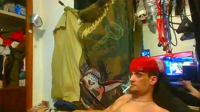 Snapshot of slinginbigD chatting on December 31, 9:28 pm slinginbigD online show from December 31, 9:28 pm