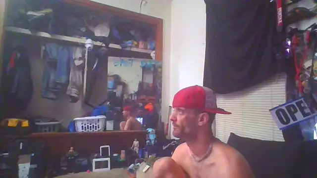 Snapshot of slinginbigD chatting on February 19, 6:22 am slinginbigD online show from February 19, 6:22 am