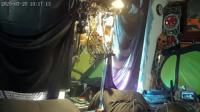 Snapshot of slinginbigD chatting on March 20, 5:58 pm slinginbigD online show from March 20, 5:58 pm