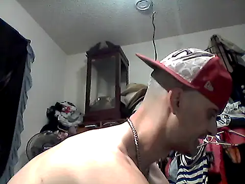 Snapshot of slinginbigD chatting on September 15, 1:27 am slinginbigD online show from September 15, 1:27 am