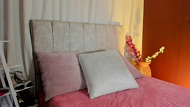 Little Ivy online show from September 25, 7:06 pm