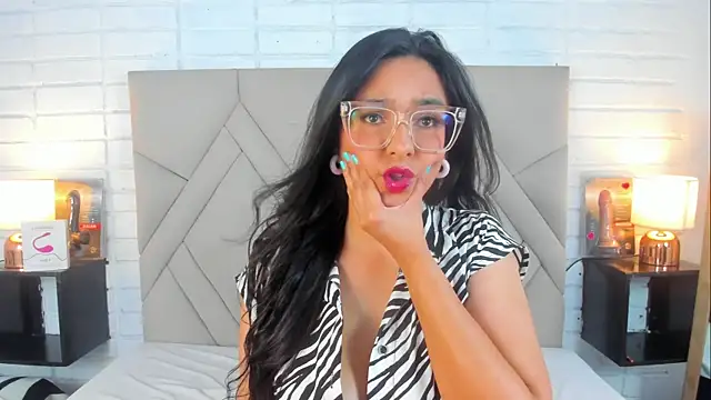 Snapshot of Isis_Osman chatting on February 9, 1:35 pm Isis Osman online show from February 9, 1:35 pm