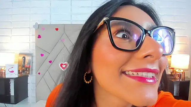 Snapshot of Isis_Osman chatting on February 19, 11:57 pm Isis Osman online show from February 19, 11:57 pm