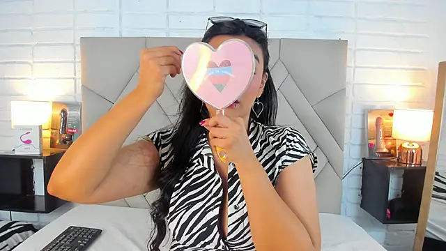 Snapshot of Isis_Osman chatting on March 7, 9:17 pm Isis Osman online show from March 7, 9:17 pm