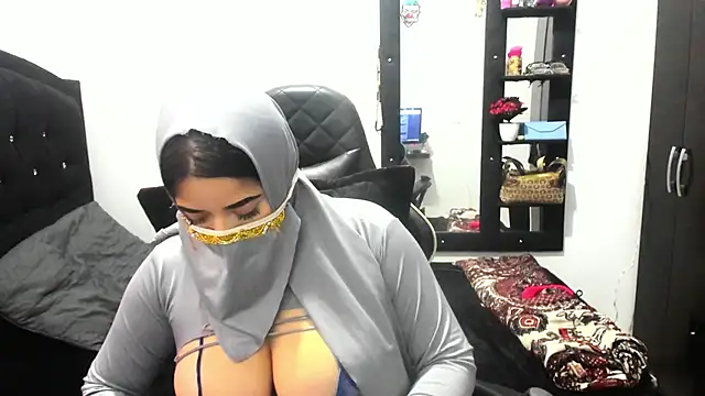 janna isa online show from October 26, 7:31 pm