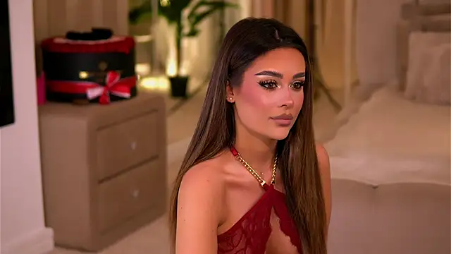 Snapshot of YasmineShaw chatting on January 13, 12:27 am YasmineShaw online show from January 13, 12:27 am