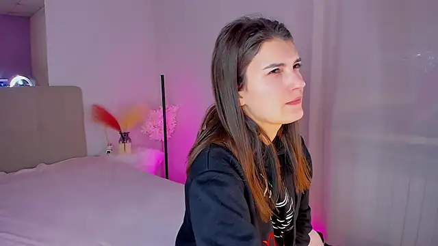 Laura Leee online show from January 19, 9:11 am