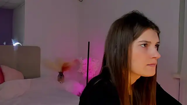 Laura Leee online show from March 7, 6:24 am