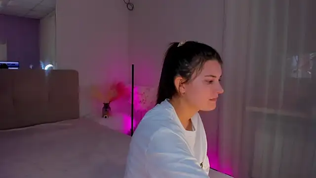 Laura Leee online show from March 11, 9:34 am