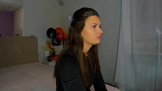 Laura Leee online show from November 2, 6:05 am