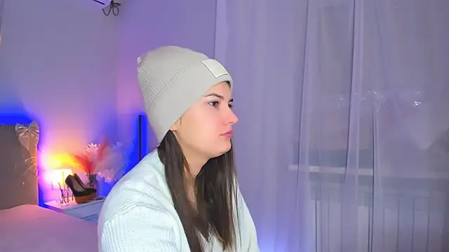 Laura Leee online show from February 17, 6:32 am